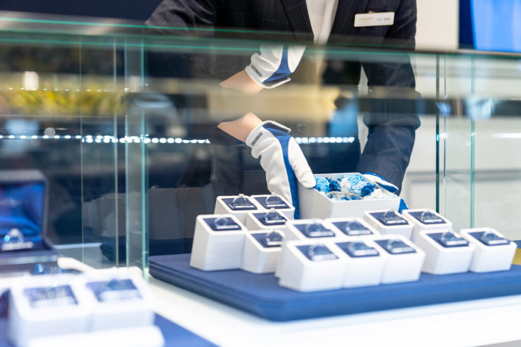 婚約指輪のショーケース