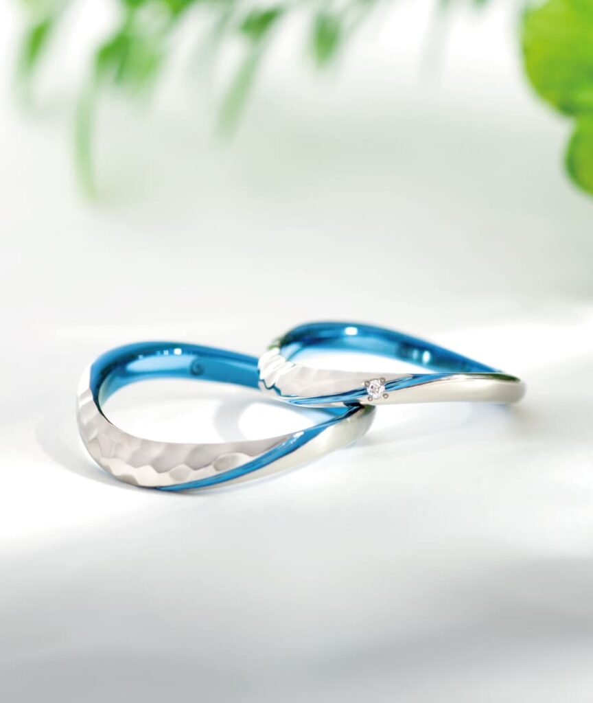 水色の結婚指輪SORAの「コントレイル」