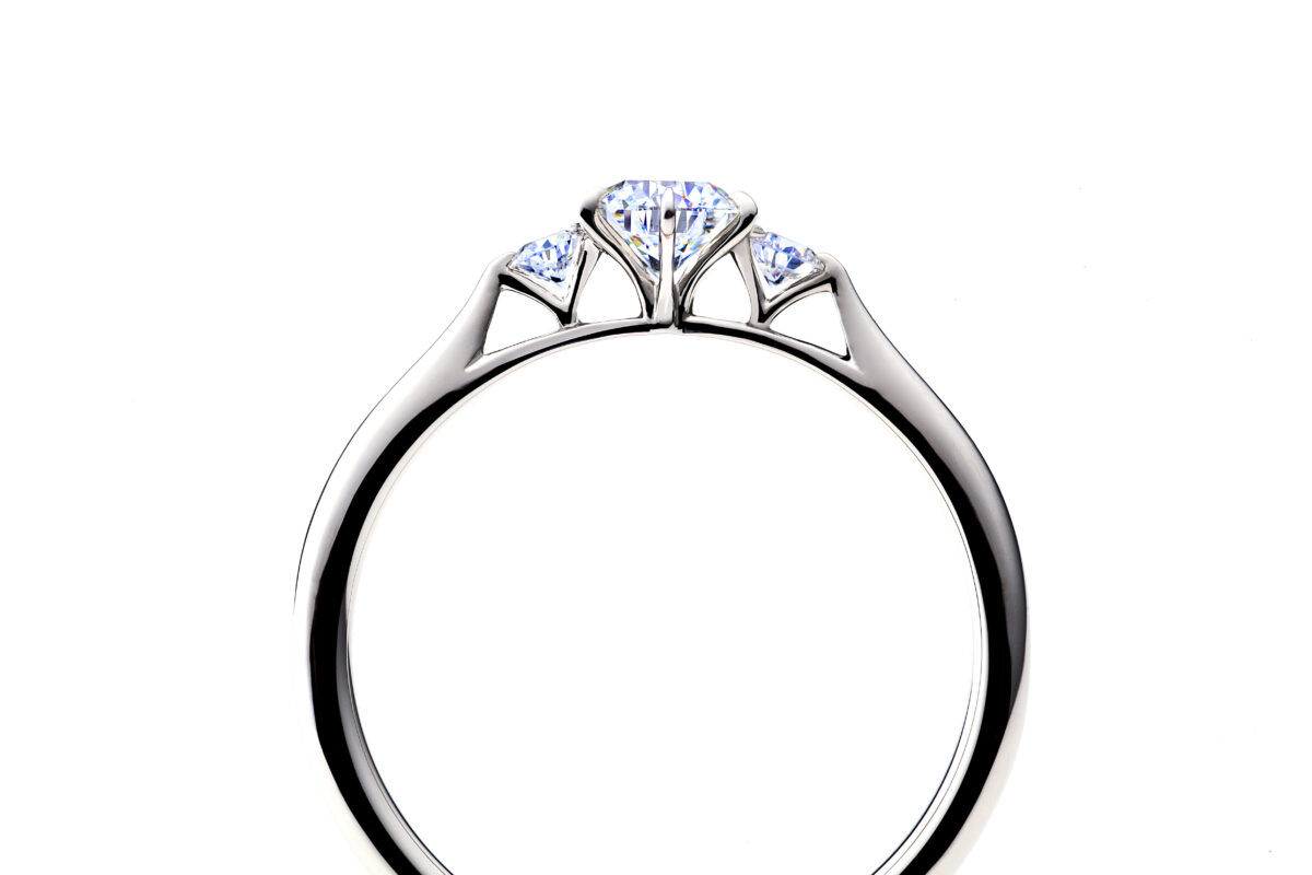 ラザールダイヤモンド 婚約指輪 リリーズ