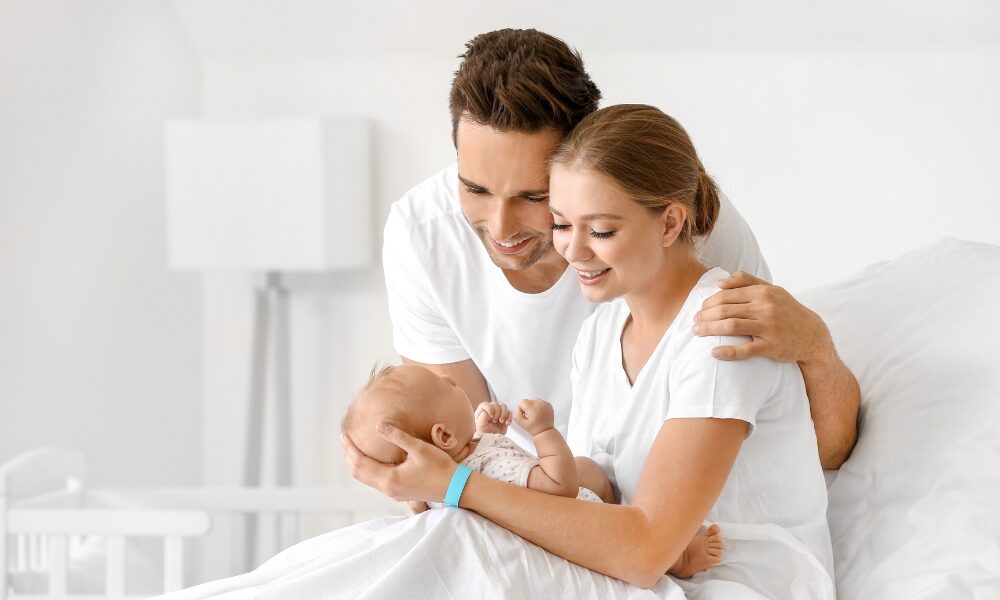 生まれたての赤ちゃんのいる家族