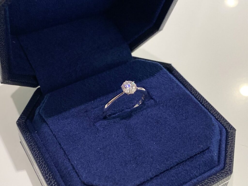 ダイヤモンドの婚約指輪