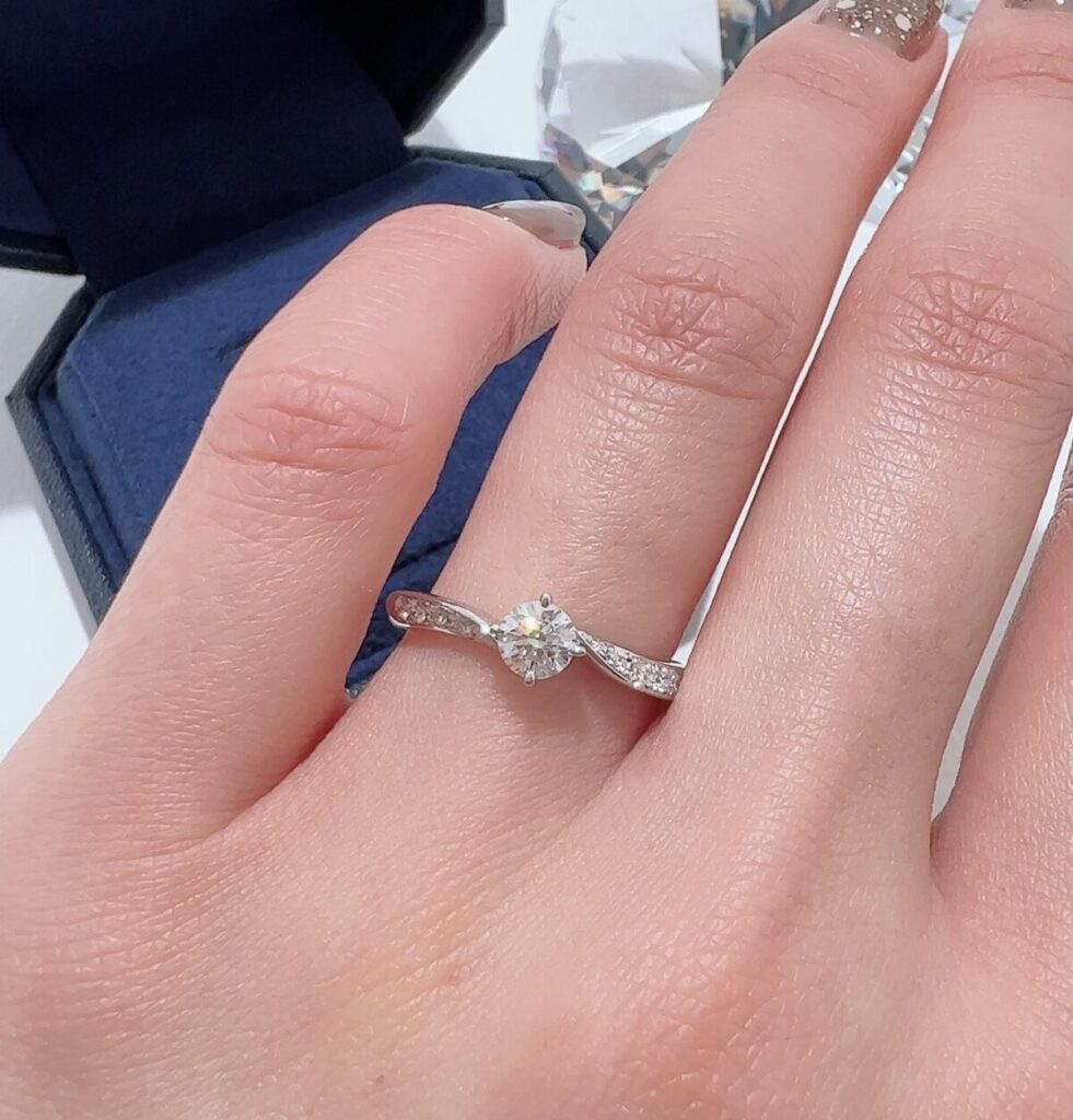 ロイヤル・アッシャーの婚約指輪　ERA685