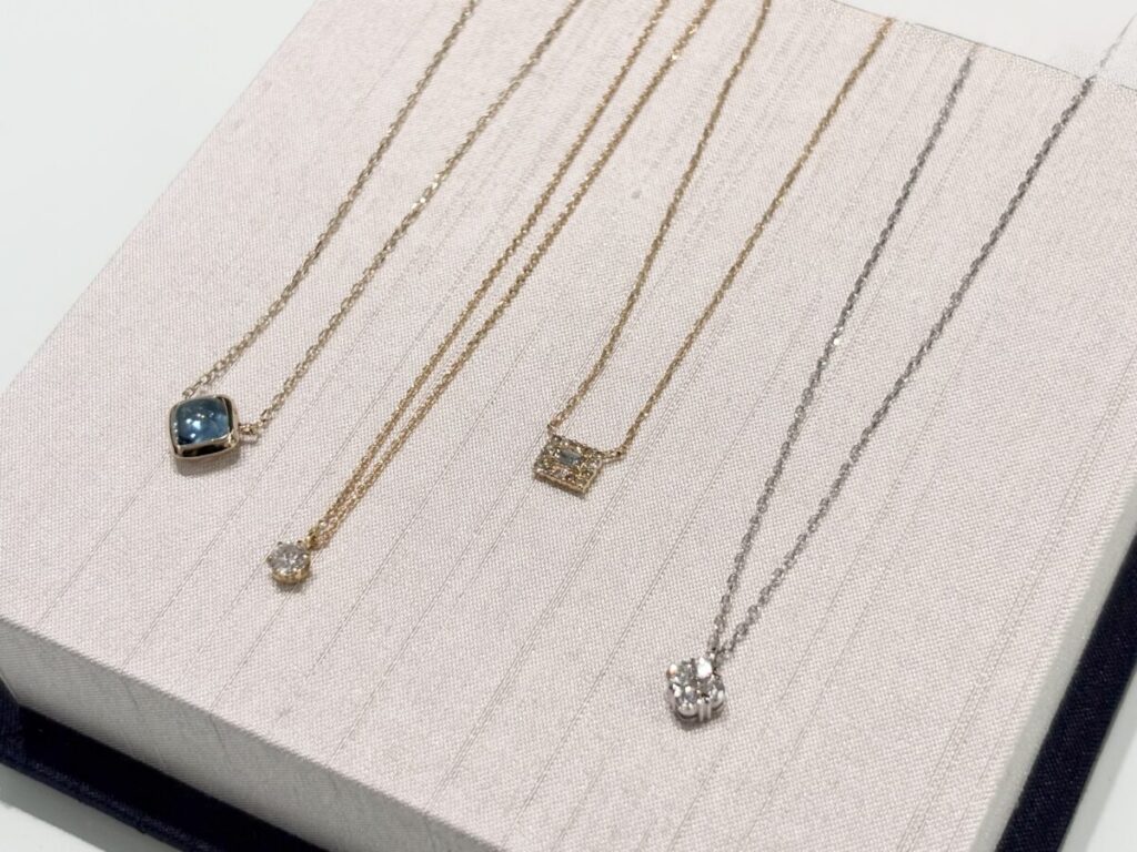 結婚記念日に贈る　ネックレス