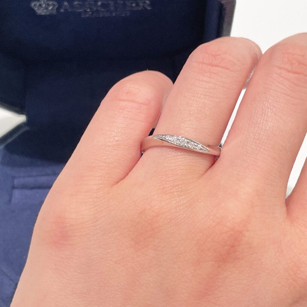 ロイヤル・アッシャーの結婚指輪WRA027/WRB037