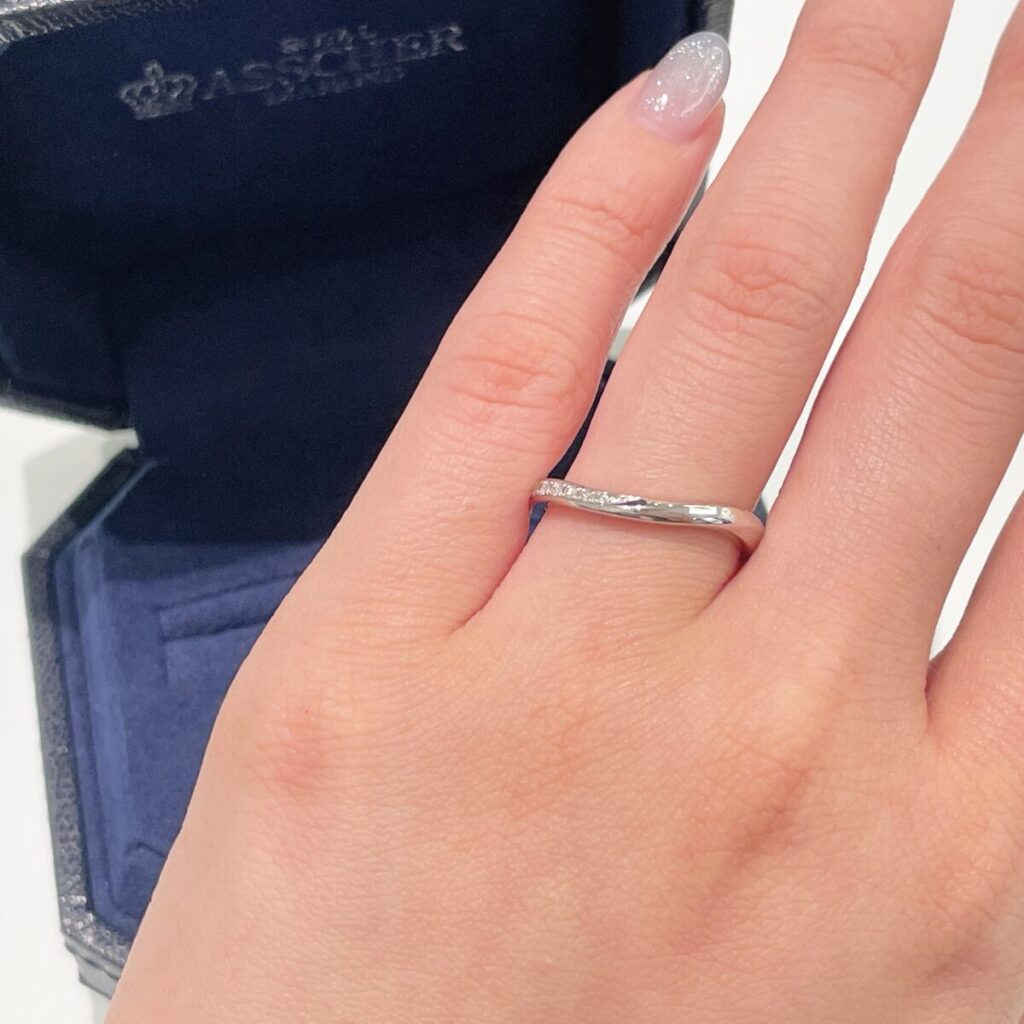 ロイヤル・アッシャーの結婚指輪WRA060/WRB070