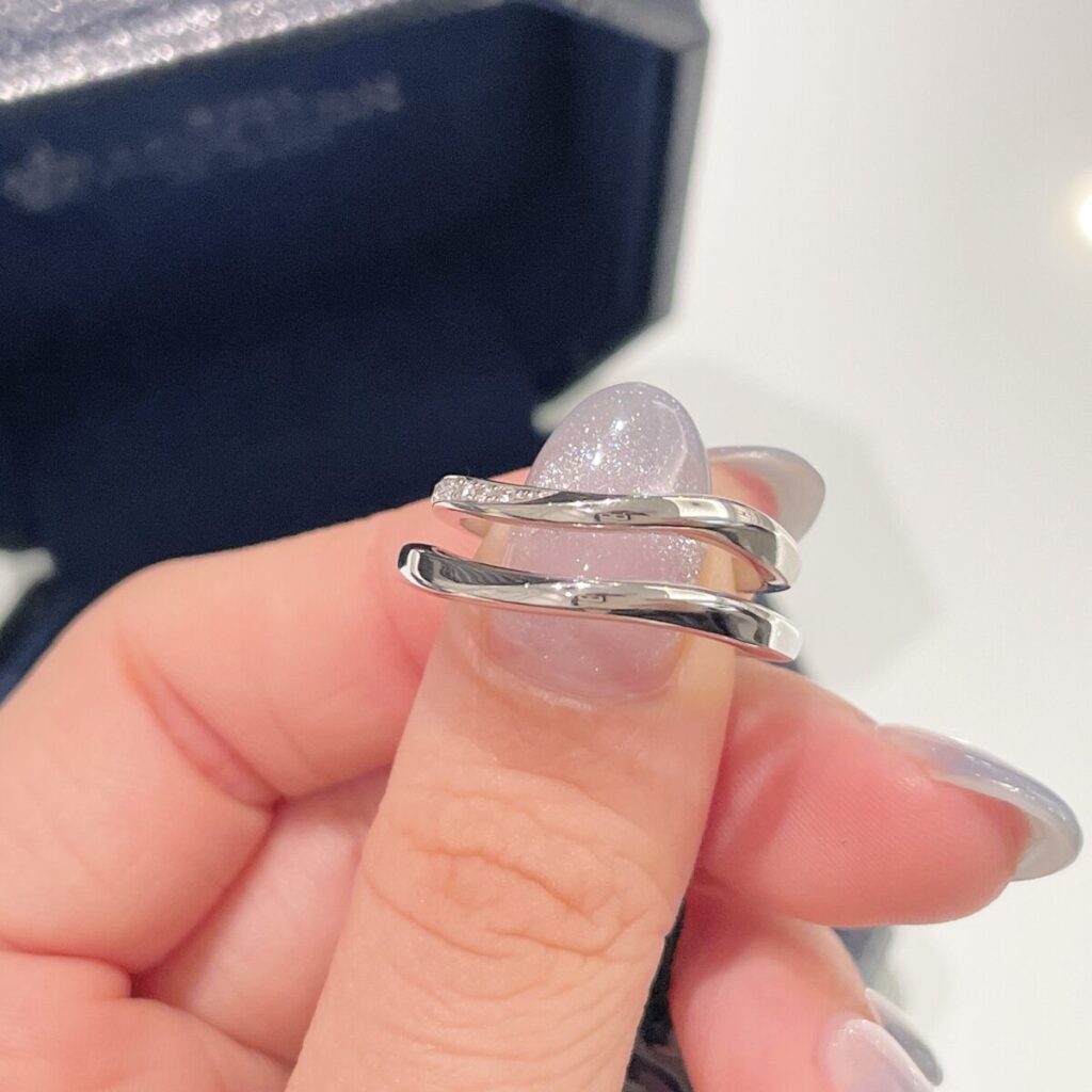 ロイヤル・アッシャーの結婚指輪WRA060/WRB070