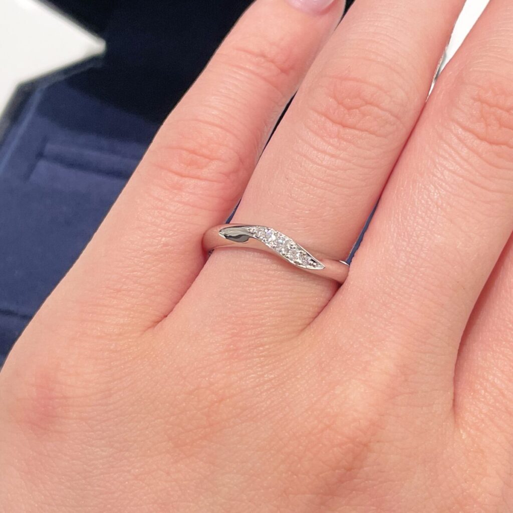 ロイヤル・アッシャーの結婚指輪WRA009/WRB045