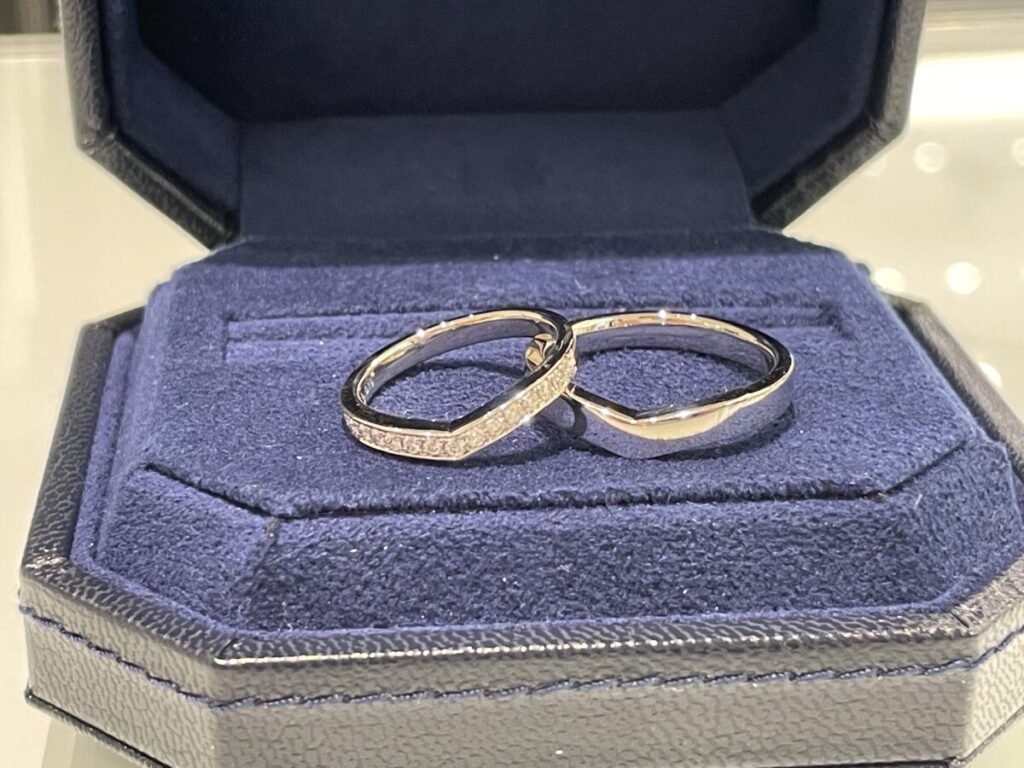 ロイヤル・アッシャーの結婚指輪WRA056/WRB066