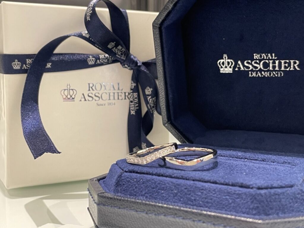 ロイヤル・アッシャーの結婚指輪WRA056/WRB066