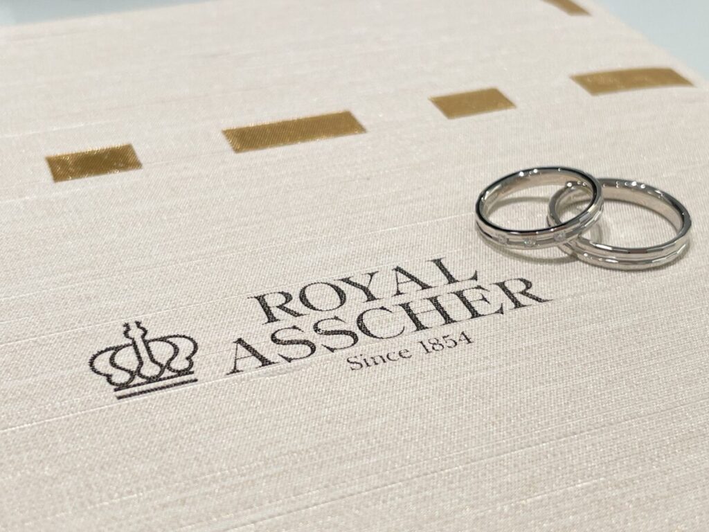 ロイヤル・アッシャーの結婚指輪WRA905/WRB916