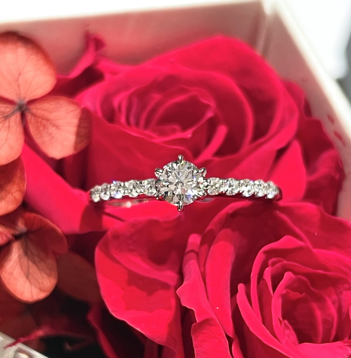 ラザールダイヤモンドの婚約指輪　LD386