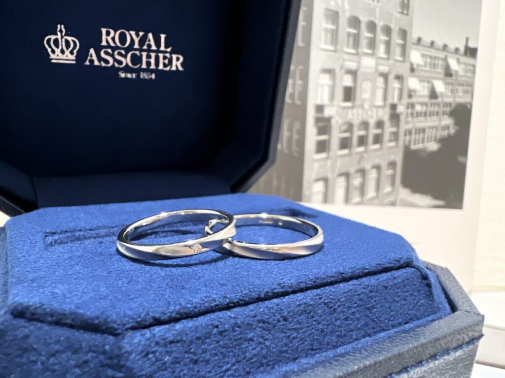 つや消し仕上げの落ち着いた雰囲気の結婚指輪