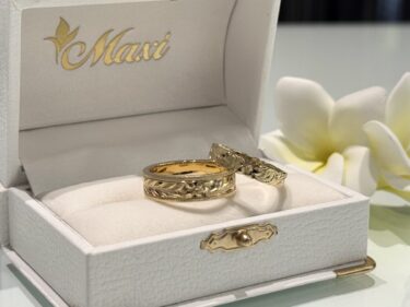 【結婚指輪】ゴールドのハワイアンジュエリーで上質なきらめきを手元に