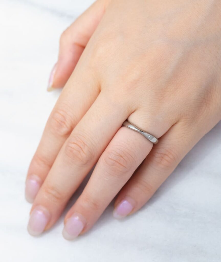 SORAの結婚指輪コトーの着用画像