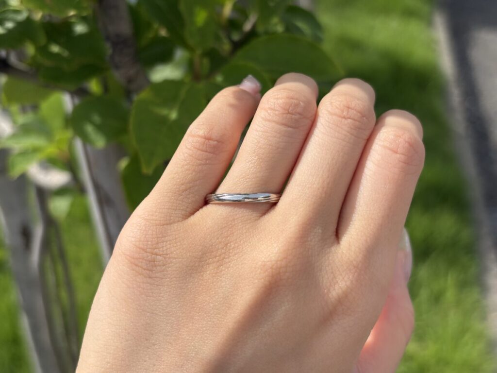 ラザールダイヤモンドの結婚指輪 レンブラント 着用画像