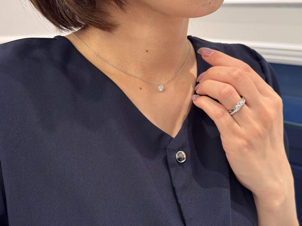 セットリングをつけた女性