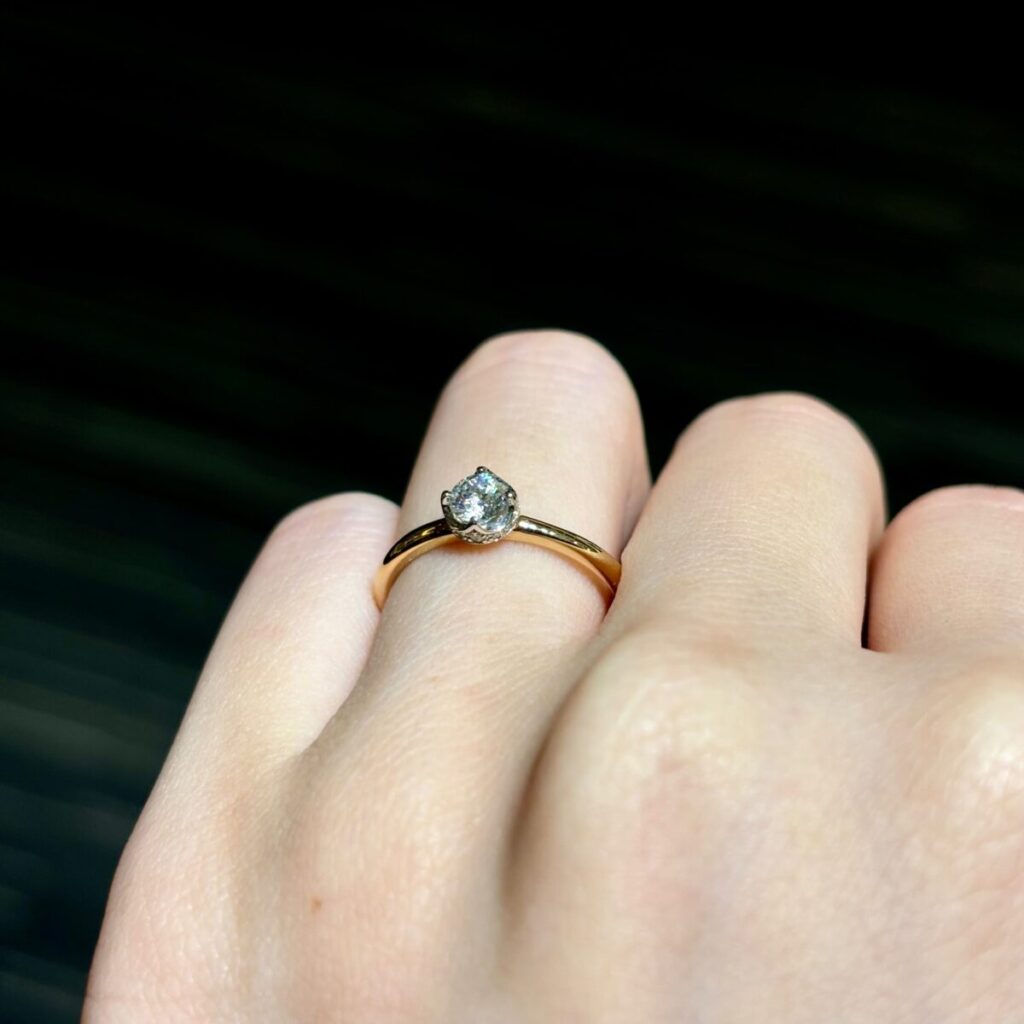 ラブボンドの婚約指輪「No.1」の着用画像