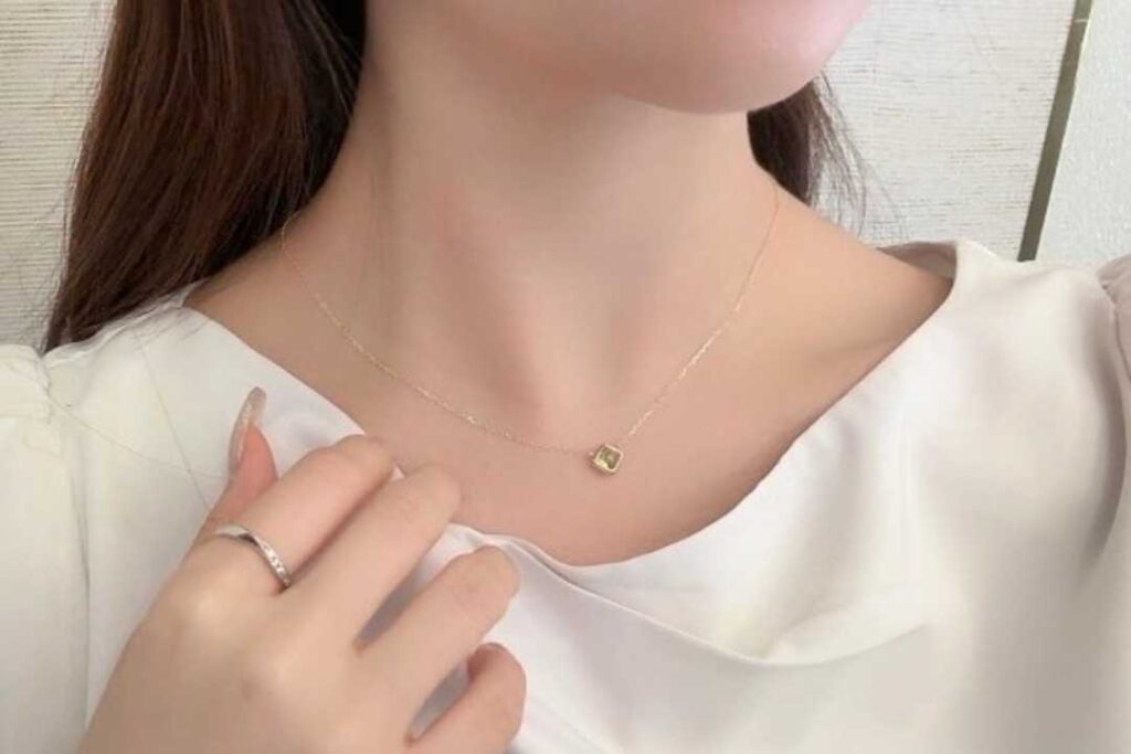 ペリドット ネックレス 着用