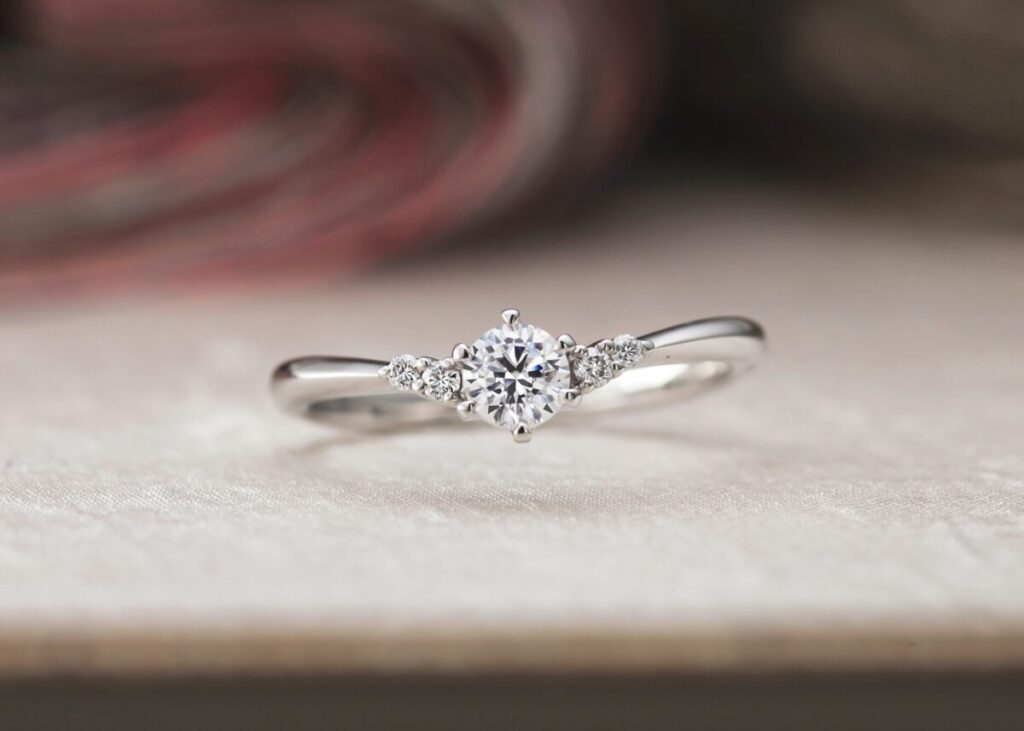 アンティックの婚約指輪　レリュイ