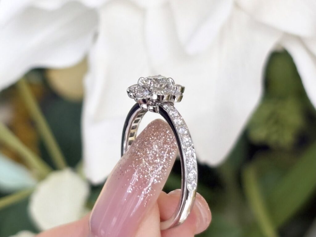 NIWAKAの婚約指輪 花麗 サイドビュー