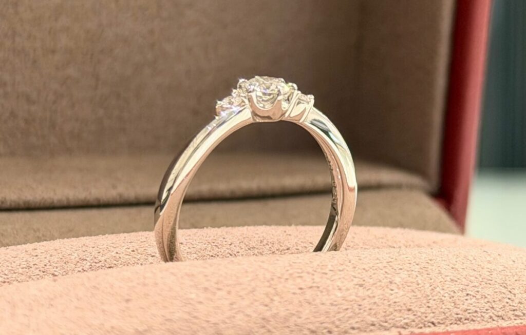 モニッケンダムの婚約指輪 17EN38