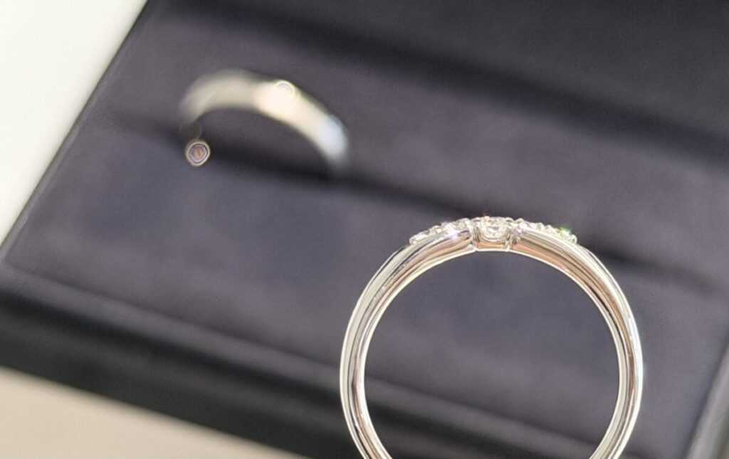 ラザールダイヤモンドの結婚指輪　ロージー