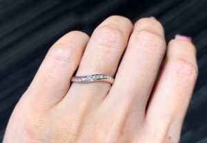 ウェーブハーフエタニティの結婚指輪がおすすめの理由｜大人可愛さで魅せる