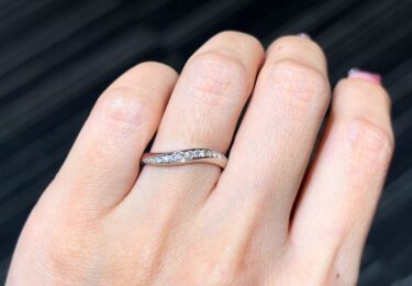 ウェーブハーフエタニティの結婚指輪がおすすめの理由｜大人可愛さで魅せる
