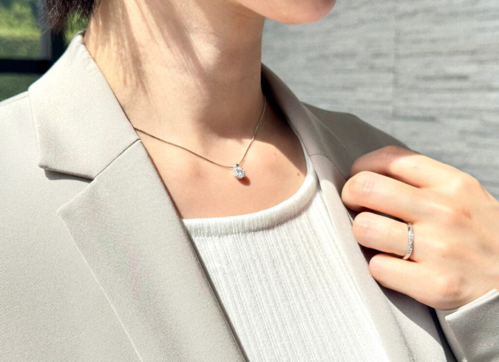 ラザールダイヤモンドの結婚指輪デランシー・ネックレス　スーパーノヴァ