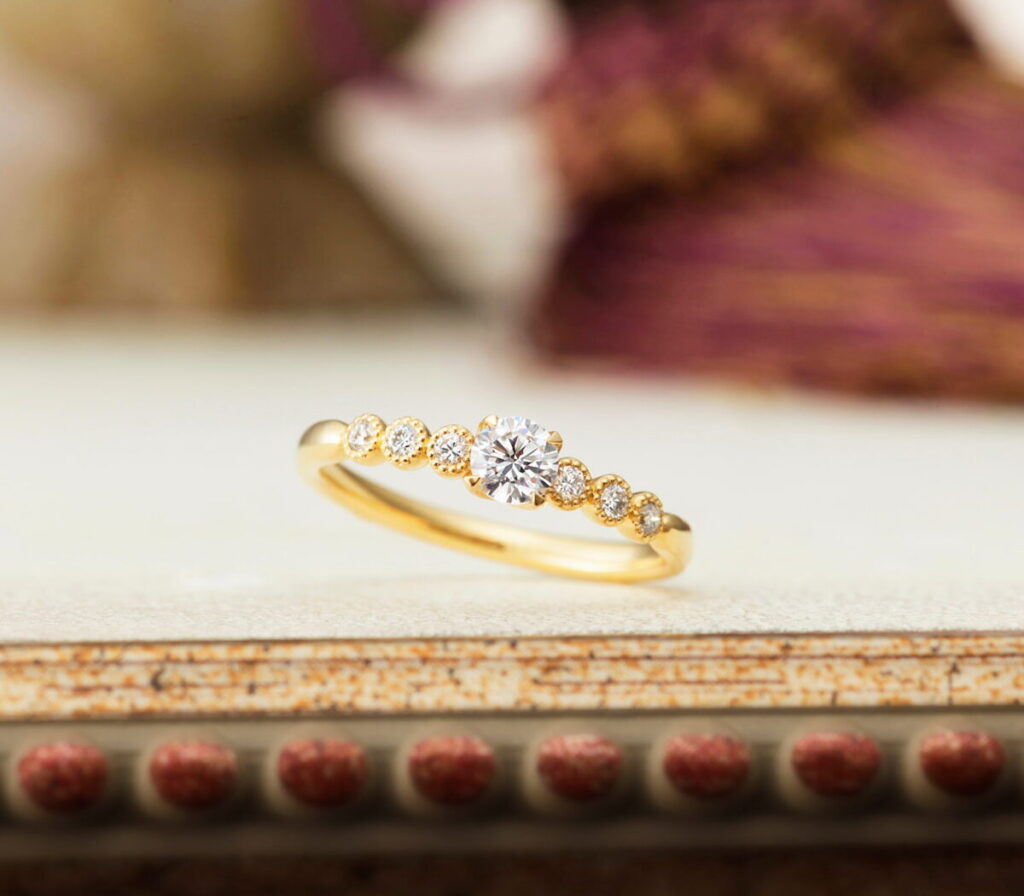 アンティックの婚約指輪　フォルリチタ