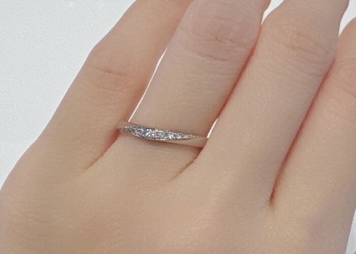 ラザールダイヤモンドの結婚指輪エコーの着画