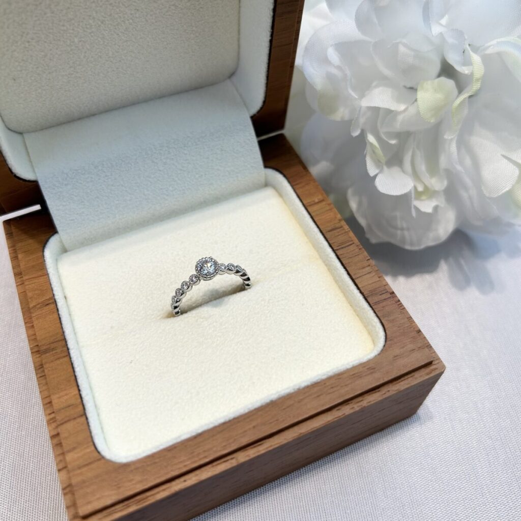 覆輪留めの婚約指輪　ポンテヴェキオ　ミルアモーレ