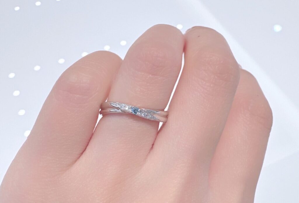 結婚指輪スイートブルーダイヤモンド着用画