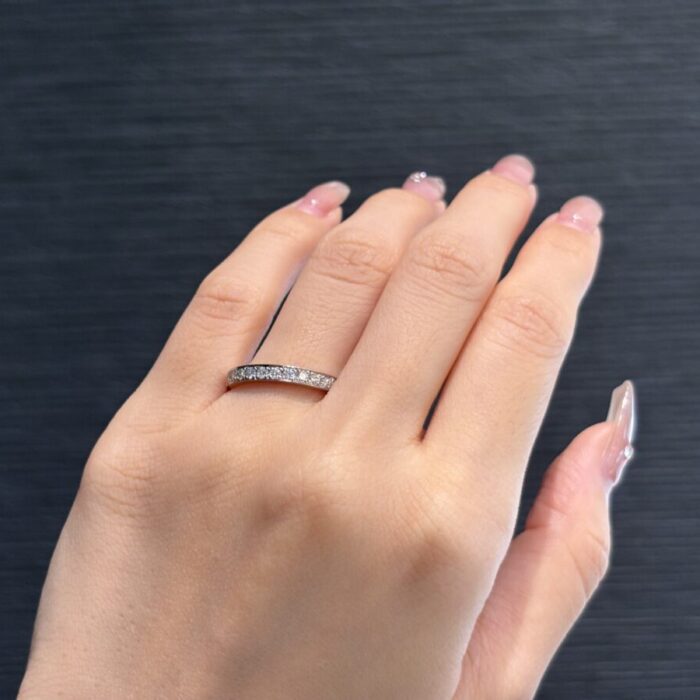 2.5mm以上のエタニティリング　着用画像