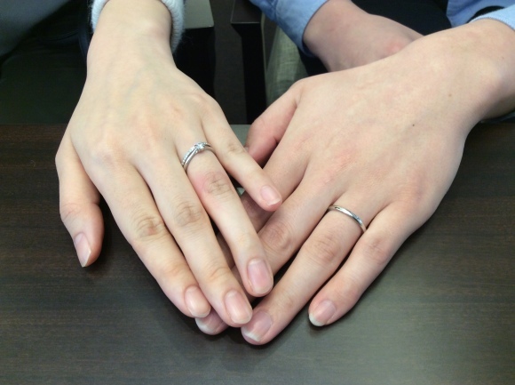 新潟で俄(にわか)婚約指輪『ことのは』と結婚指輪『かれん』をご購入の 